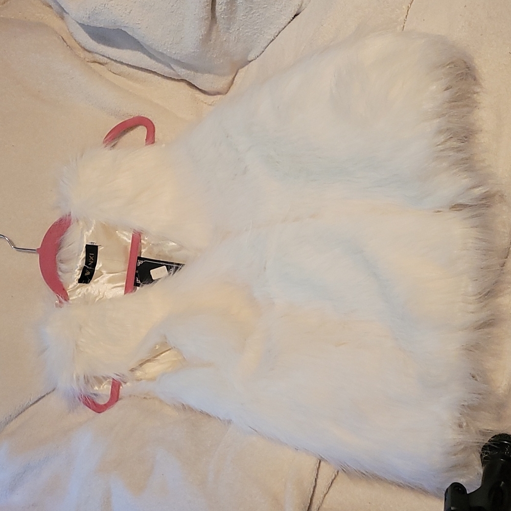 White fux fur vest
